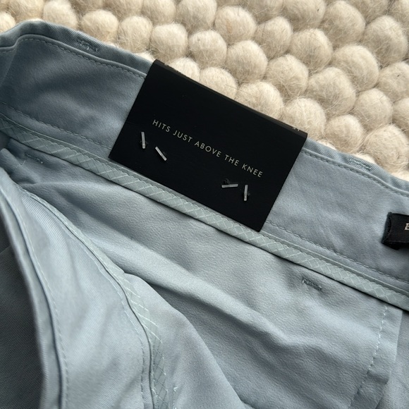 Banana Republic 9” shorts - Picture 3 of 4